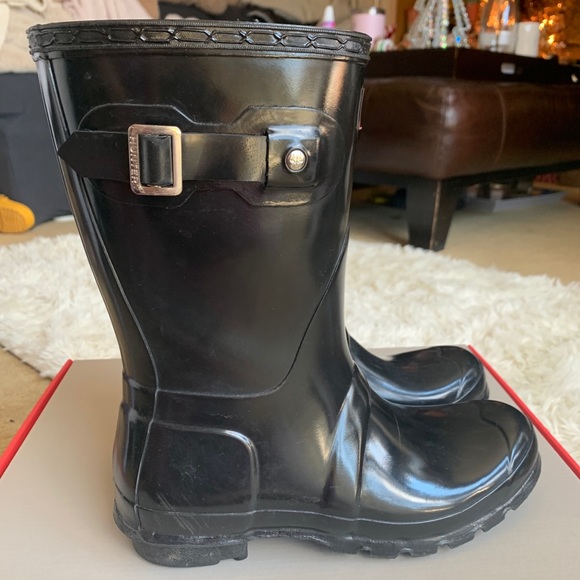Short Black Gloss Hunter Rain Boots - Picture 4 of 9